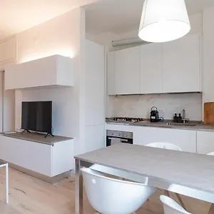 New apartment close to Navigli - IULM - Ponti Appartamento Milano
